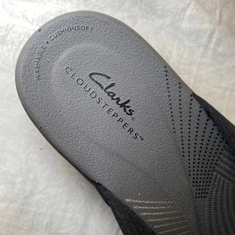 Clarks Cloudsteppers Cushionsoft Wedge Thong Sandals Women's Size 9 Black